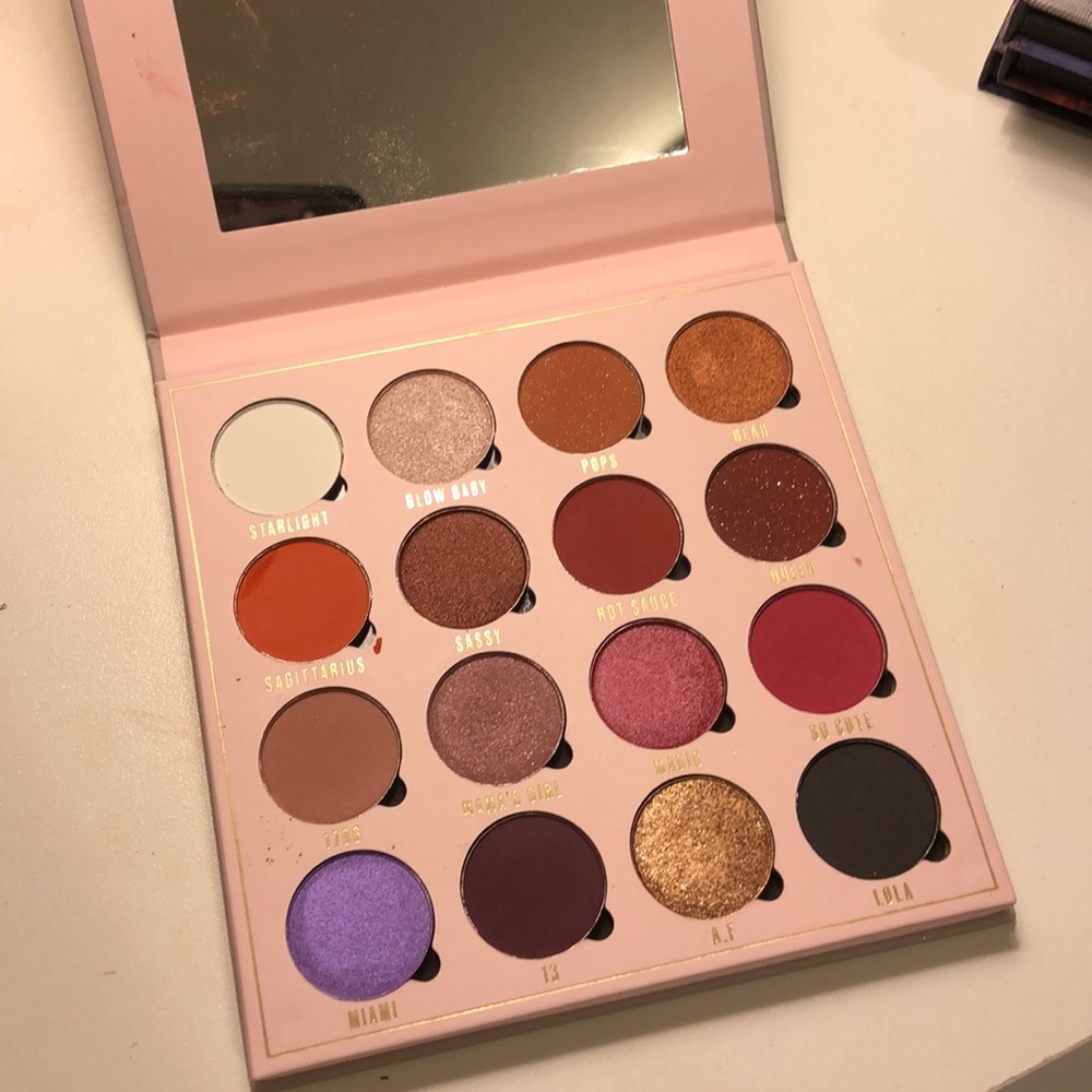 • Belle Jordan Makeup Revolution Palette •